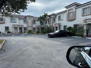 8340 NW 10th St, Unit 7G in Miami, FL - Building Photo - Building Photo