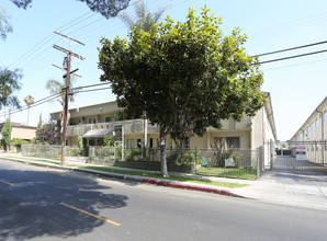 Vista Park Apartments in Reseda, CA - Building Photo - Building Photo