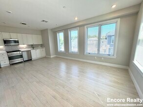 194 Green St, Unit 402 in Boston, MA - Building Photo - Building Photo