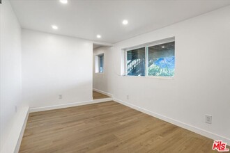 962 N Tigertail Rd in Los Angeles, CA - Building Photo - Building Photo