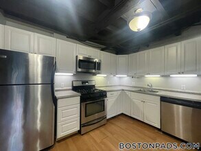 3 Champney Pl, Unit 1 in Boston, MA - Building Photo - Building Photo
