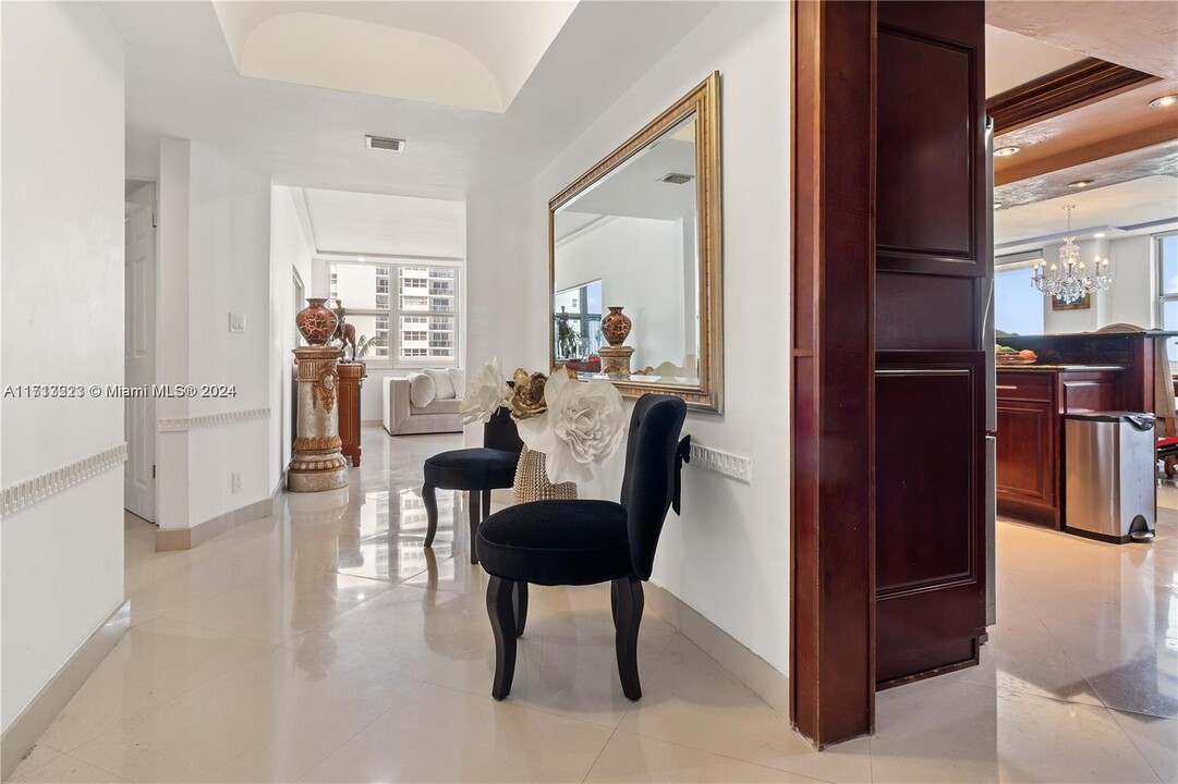1912 S Ocean Dr in Hallandale Beach, FL - Building Photo