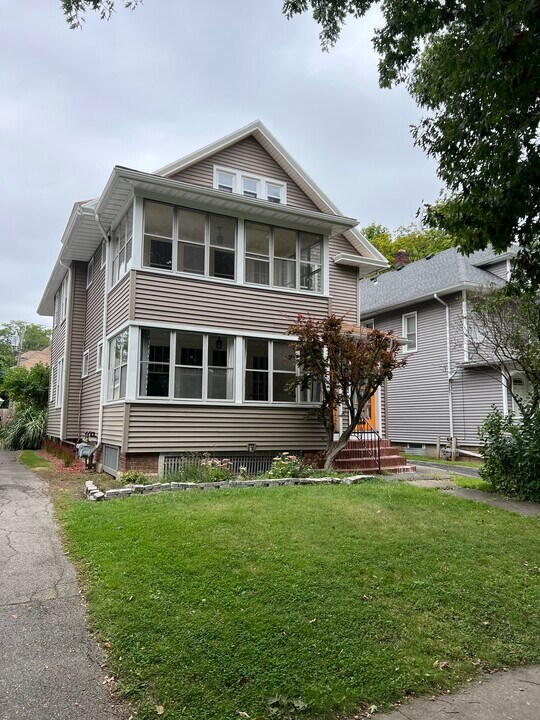 204 Genesee Park Blvd in Rochester, NY - Foto de edificio