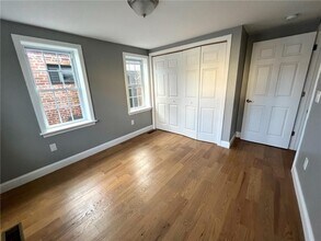 5 Church St in East Greenwich, RI - Foto de edificio - Building Photo