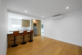 2240 Delaware Ave in Santa Monica, CA - Building Photo - Building Photo