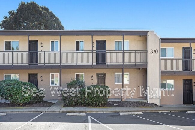 820 Encinitas Blvd in Encinitas, CA - Building Photo - Building Photo