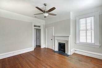 218 E Henry St-Unit -Unit B in Savannah, GA - Building Photo - Building Photo