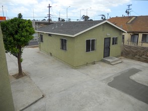 1834 E 114th St in Los Angeles, CA - Building Photo - Building Photo