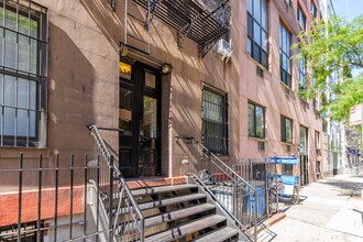 534 W 50th St in New York, NY - Building Photo - Building Photo