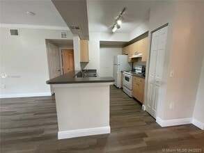 2482 Centergate Dr-Unit -101 in Miramar, FL - Building Photo - Building Photo