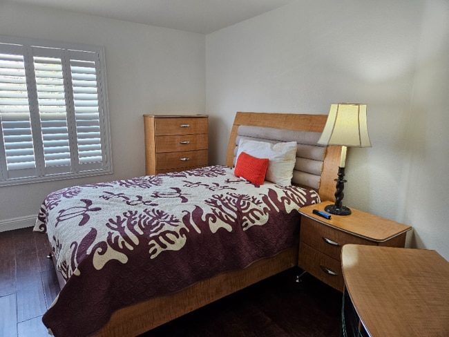 2648 N Ontario Dr in Las Vegas, NV - Building Photo - Building Photo