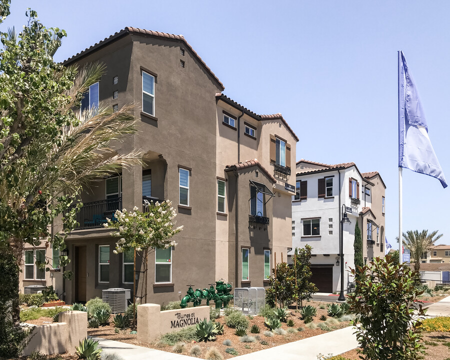 Townes at Magnolia Residential in Anaheim, CA - Foto de edificio