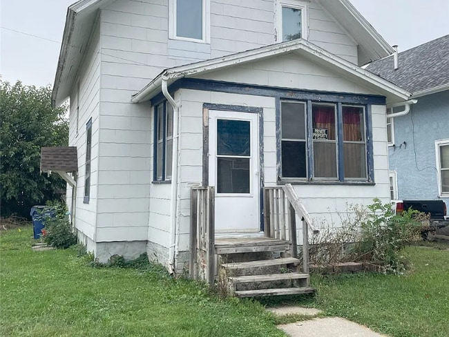 property at 8 S 7th Ave