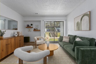 Robin Hill Apartments in Kansas City, MO - Building Photo - Building Photo