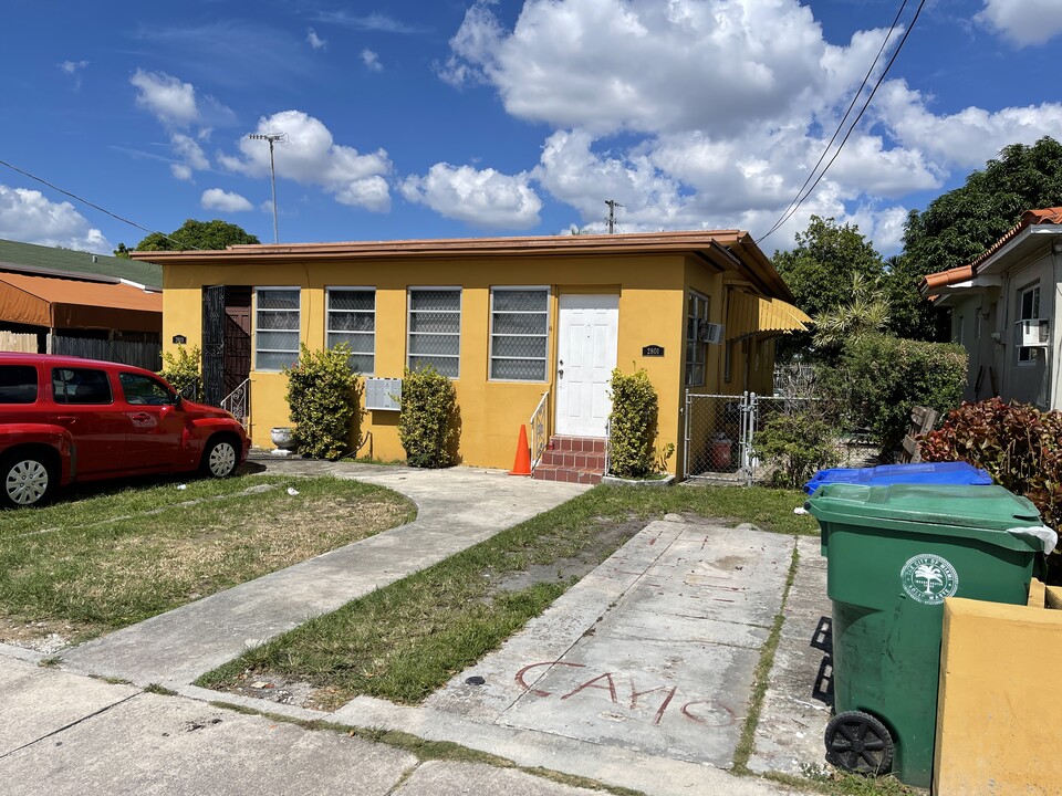 2801 SW 1st St in Miami, FL - Building Photo