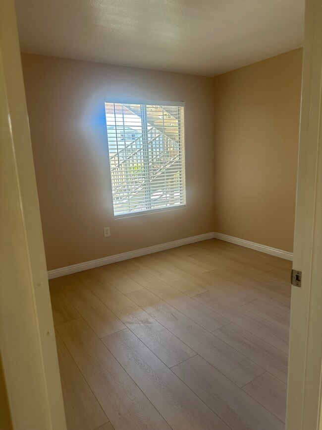 2120 Ramrod Ave, Unit 2120 Ramrod Ave app 116 in Henderson, NV - Building Photo - Building Photo