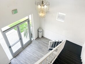 Cambridge Court Apartments in Canoga Park, CA - Foto de edificio - Building Photo