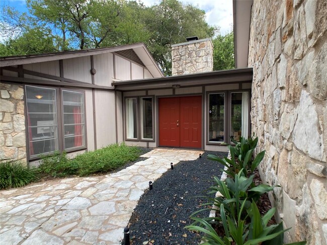 5821 Westmont Dr in Austin, TX - Building Photo - Building Photo