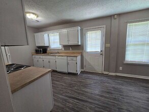 1019 Shadow Ridge Ave in Oak Grove, KY - Building Photo - Building Photo