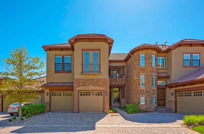 7812 Vallagio Ln in Englewood, CO - Foto de edificio - Building Photo