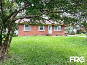 910 Holloman St in Mount Olive, NC - Building Photo - Building Photo