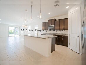 17317 W Running Deer Trl in Surprise, AZ - Foto de edificio - Building Photo