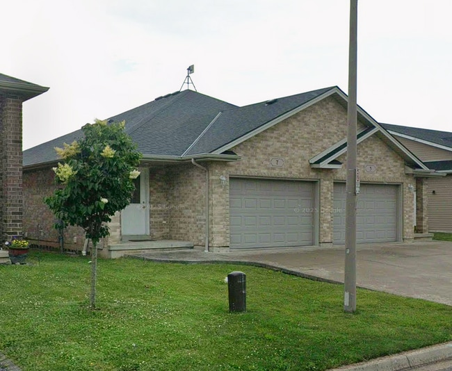 property at 7 Shaw Dr