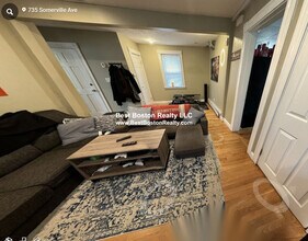 735 Somerville Ave, Unit 3 in Somerville, MA - Foto de edificio - Building Photo