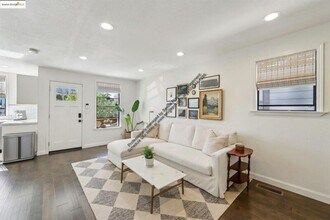 3360 Arizona St in Oakland, CA - Building Photo - Building Photo