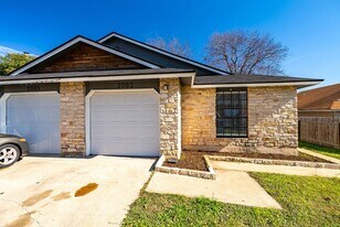 2003 Willowbend Dr in Round Rock, TX - Building Photo