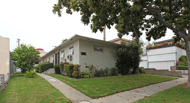 525 E Valencia Ave in Burbank, CA - Building Photo - Building Photo