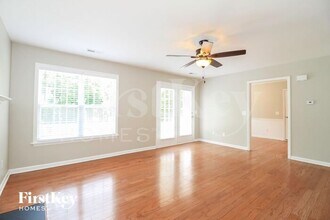 2648 Wynbrook Dr in Winston-Salem, NC - Foto de edificio - Building Photo