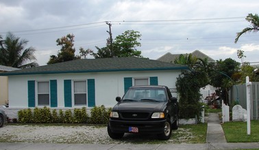 1633 NE 4th Pl in Fort Lauderdale, FL - Building Photo - Building Photo