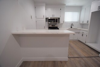 5117 Laurel Canyon Blvd, Unit K in Los Angeles, CA - Building Photo - Building Photo