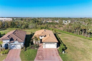 2322 5th St E in Palmetto, FL - Building Photo