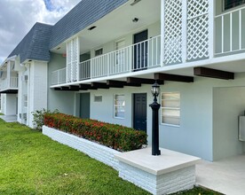 Brandon Palm Springs Apartment Homes in Palm Springs, FL - Foto de edificio - Building Photo