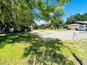 979 Berkley Rd-Unit -5 in Auburndale, FL - Building Photo - Building Photo