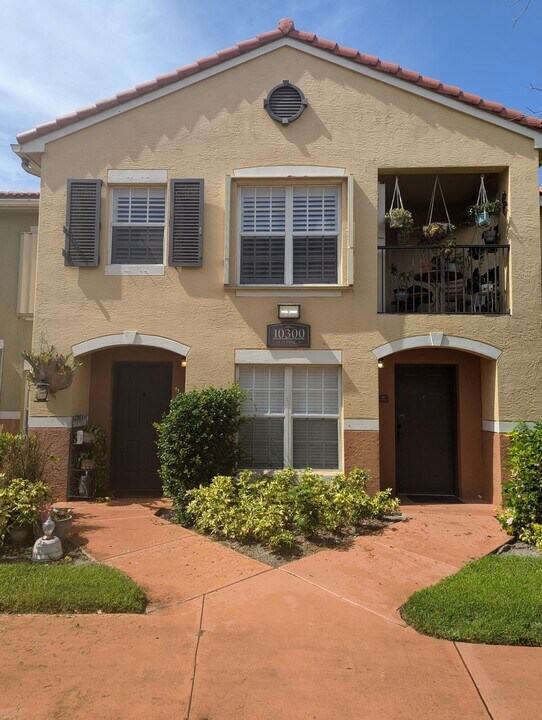 10300 Fox Trail Rd S in Royal Palm Beach, FL - Building Photo
