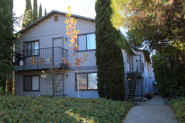 3290 La Canada Dr in Cameron Park, CA - Foto de edificio - Building Photo