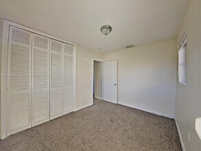 8570 NW 11th St in Pembroke Pines, FL - Building Photo - Building Photo