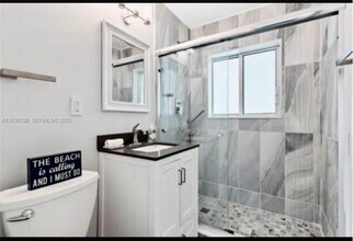 2233 SE 13th St in Pompano Beach, FL - Foto de edificio - Building Photo