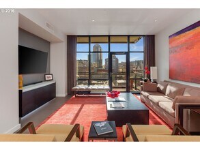 1025 NW Couch St in Portland, OR - Foto de edificio - Building Photo