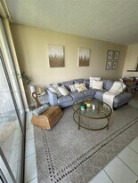 9430 Poinciana Pl, Unit 212 in Davie, FL - Building Photo