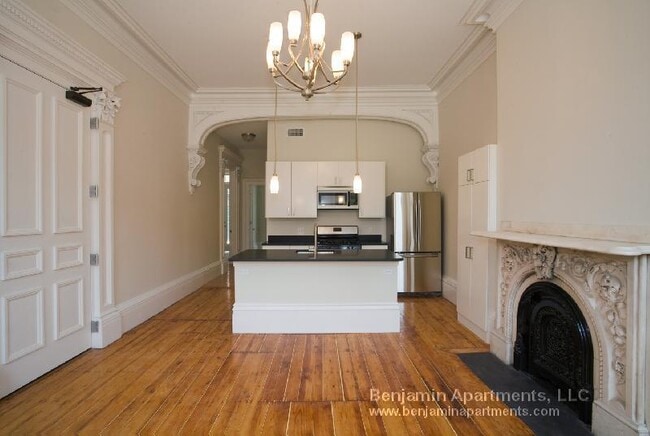 658 Massachusetts Ave, Unit 2 in Boston, MA - Foto de edificio - Building Photo