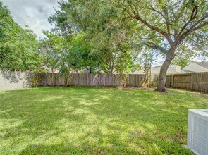4407 Pioneer Trail in Sugar Land, TX - Foto de edificio - Building Photo