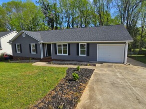 122 Canebrake Dr in Greer, SC - Building Photo - Building Photo
