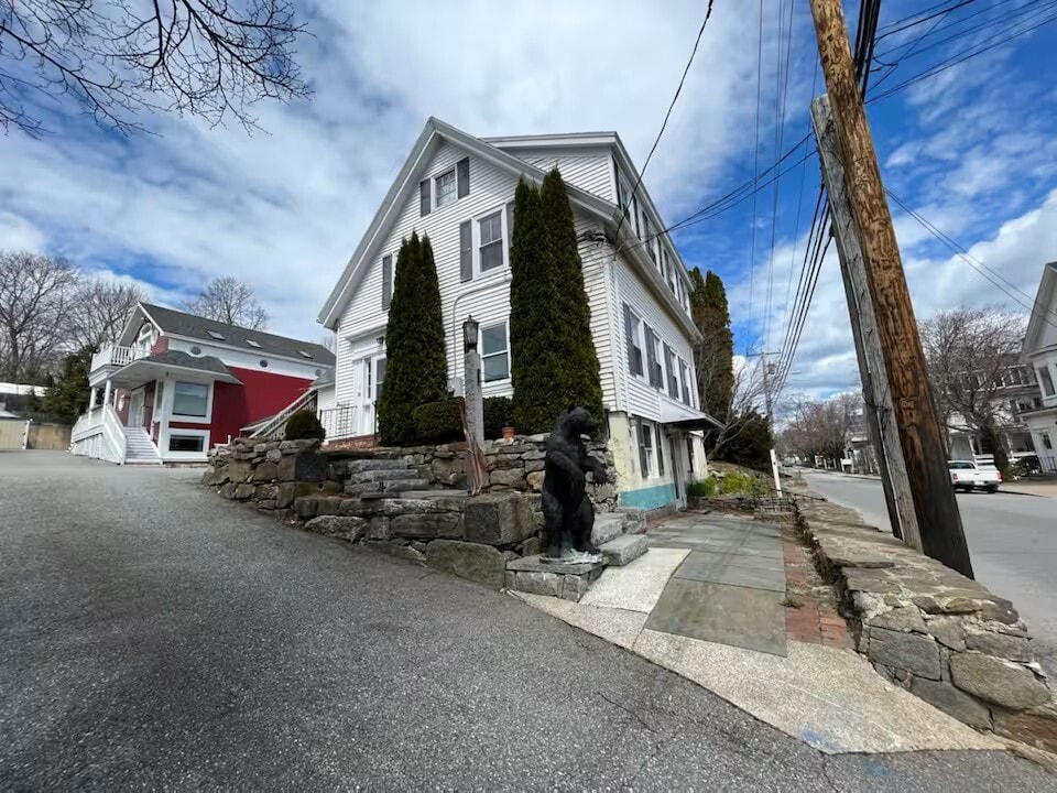 40 Townsend Ave, Unit 40 B in Boothbay Harbor, ME - Foto de edificio