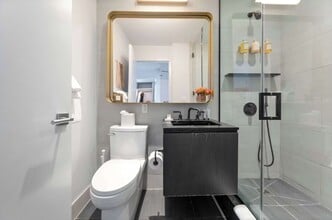 570 Broome St, Unit 6B in New York, NY - Building Photo - Building Photo
