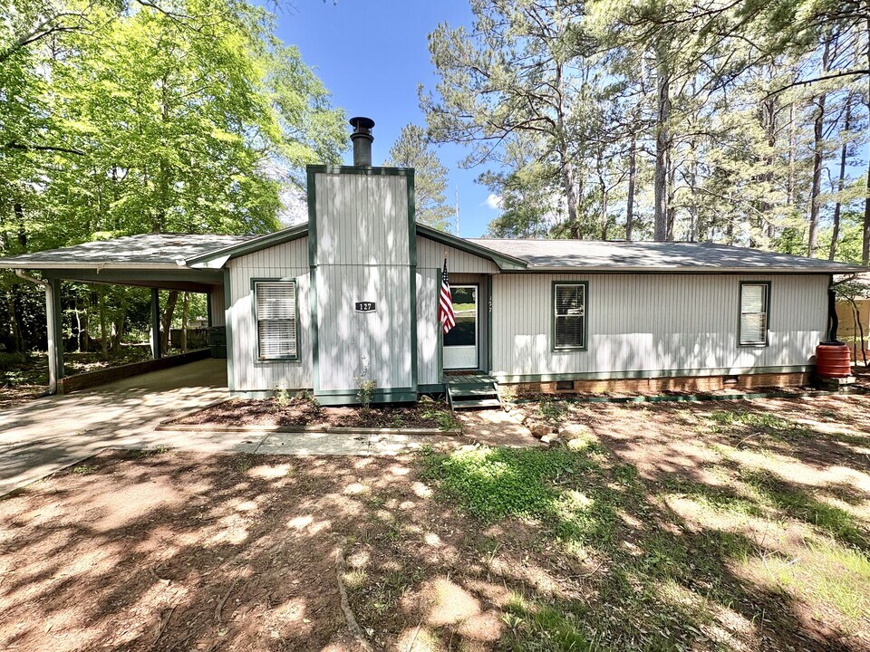 127 Cedar Creek Cir in Central, SC - Building Photo