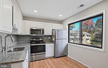 2691 Glengyle Dr in Vienna, VA - Building Photo - Building Photo